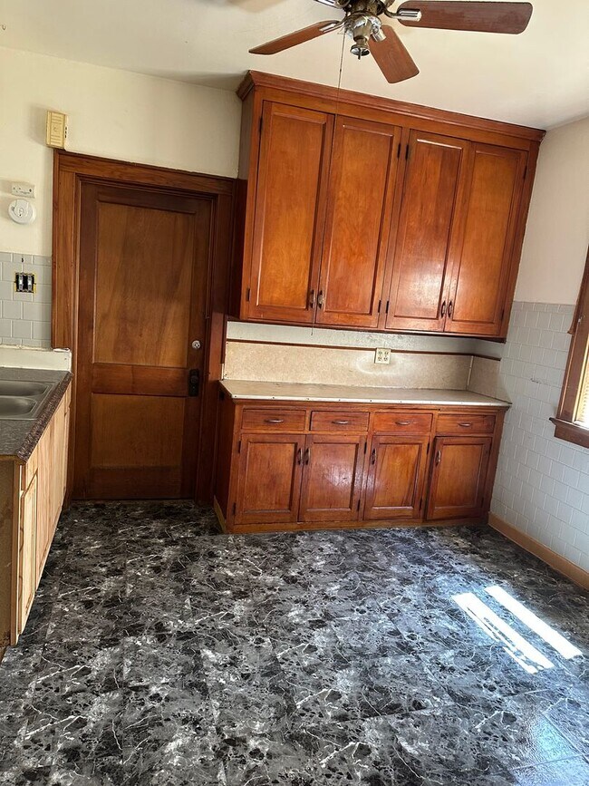 Photo - Charming 2-Bedroom Lower Duplex