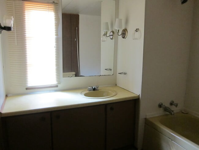 Photo - 413 Miller St