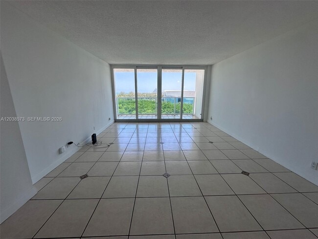 Photo - 100 Bayview Dr Unit 823