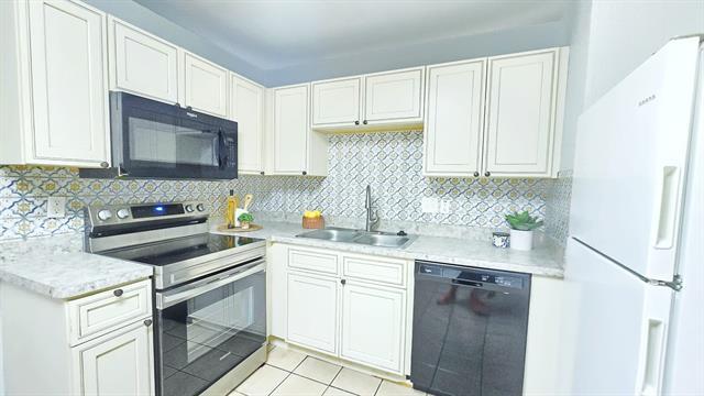 Photo - 5563 Richardson St