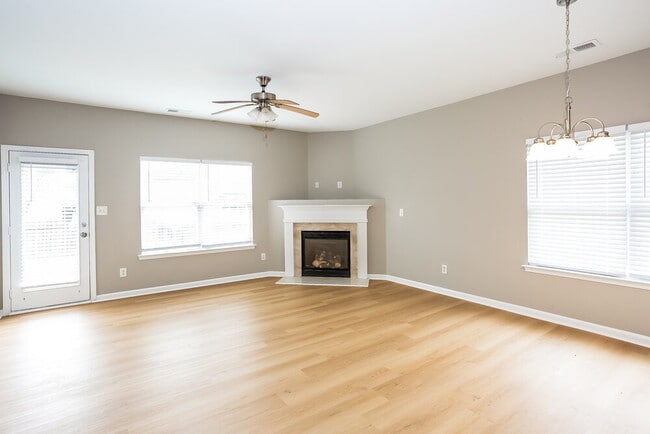 Photo - 506 Lindsborg Trail