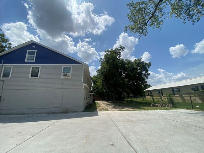 Building Photo - 5301 Collingsworth St Unit 2 Rental