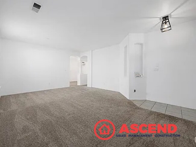 Photo - Beautiful 4 Bedroom Home In The Southwest!