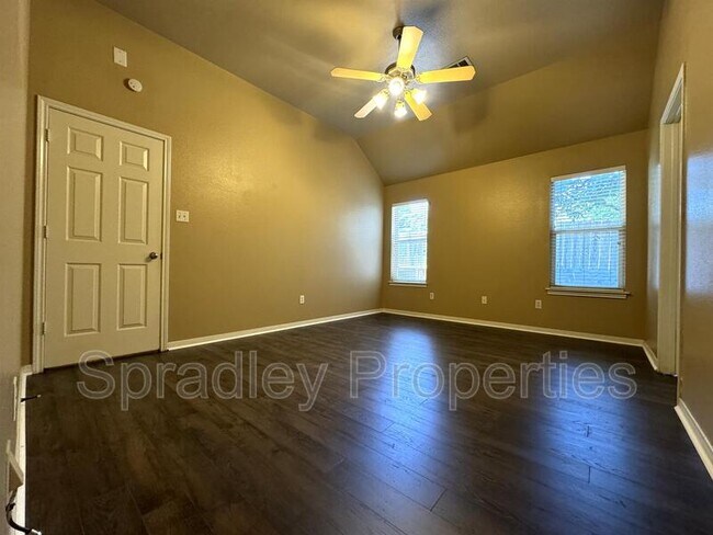 Photo - 2318 Kingsbury Dr