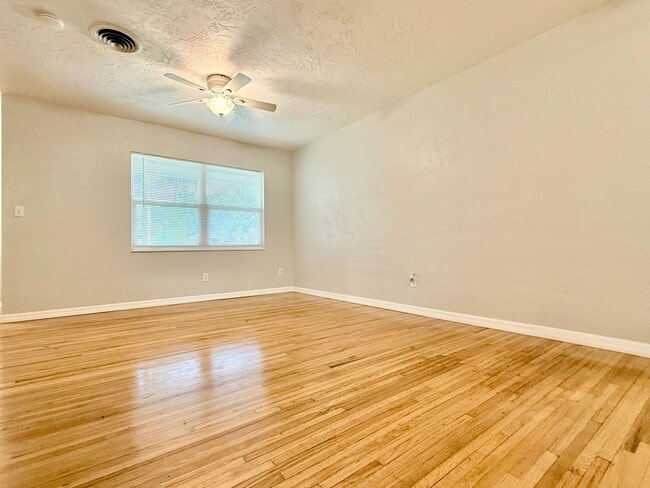 Photo - Your DeLand Escape: 4 Bedrooms + Pool at G...