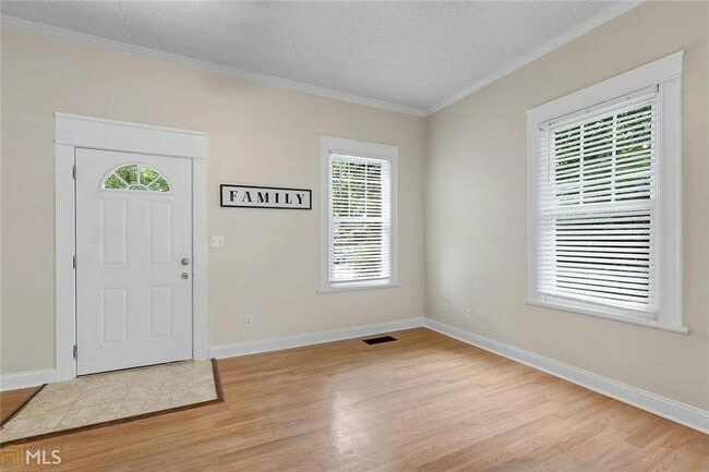 Photo - 1450 Graham St SW