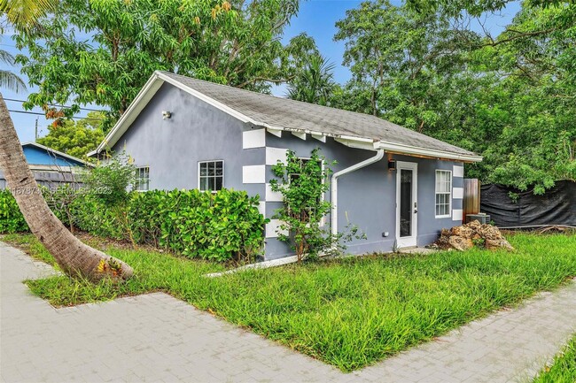 Photo - 394 SE 5th Ave Unit b