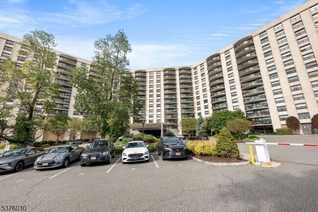 Photo - 2 Claridge Dr Unit 10EW