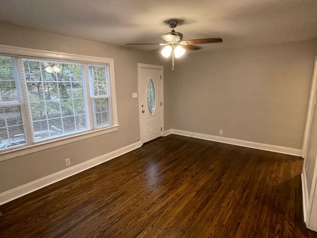 Photo - Renovated 2 bedroom home for rent Near Downtown Clarksville!