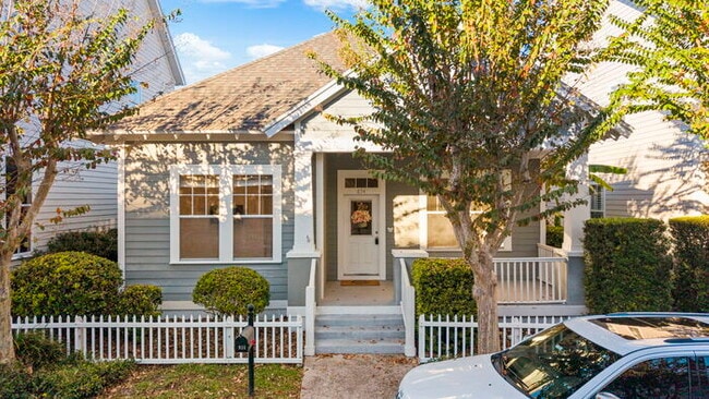 Building Photo - Centrally Located in Celebration Village