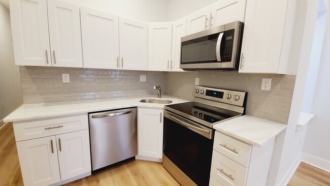 Building Photo - 4138 W Girard Ave Rental