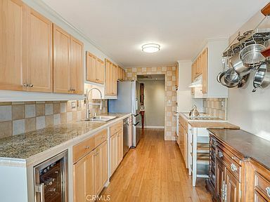 Building Photo - 2015 E Broadway