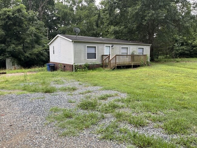 Building Photo - Quiet Country Living near Mint Hill!