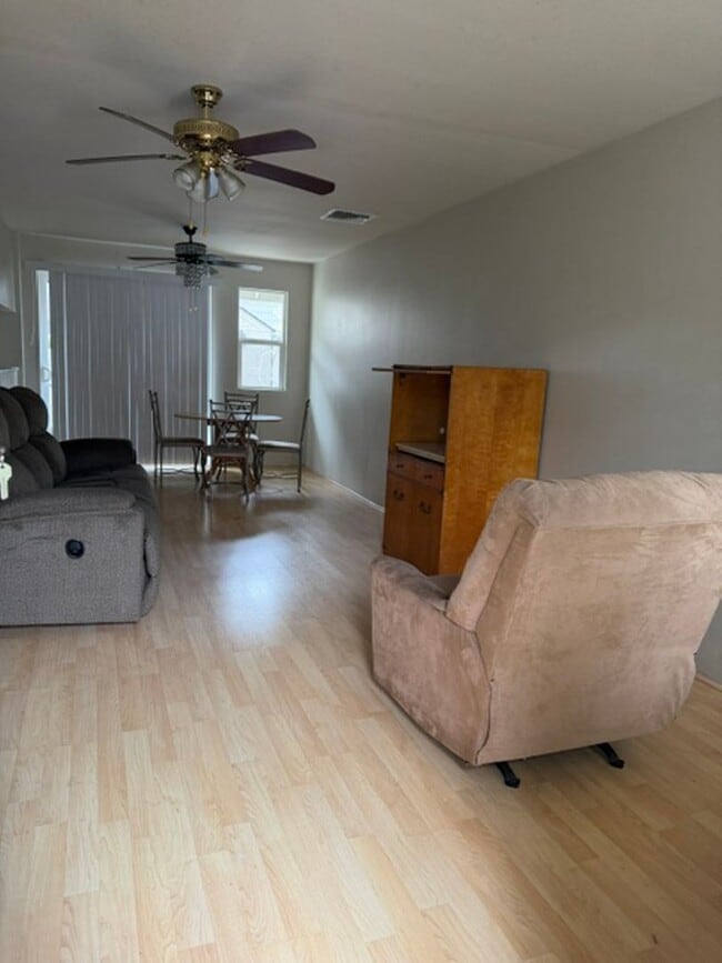 654 Meakanu Ln