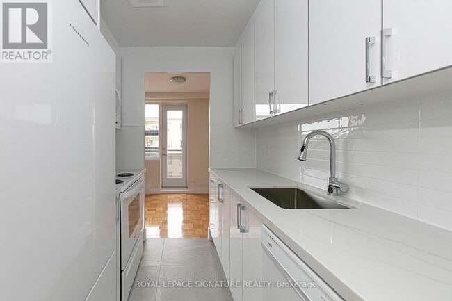 Photo - 2 Grandstand Pl