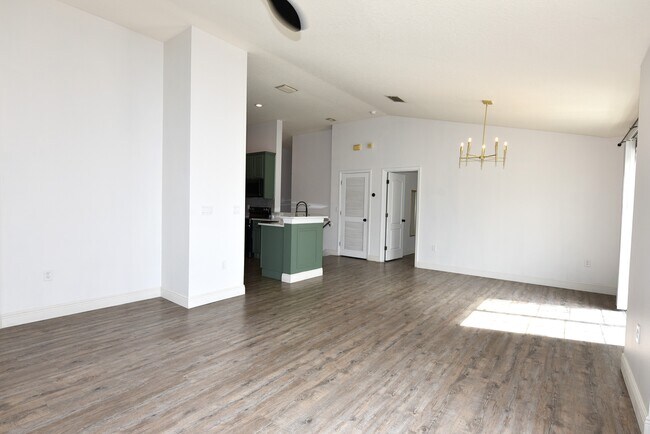 Photo - 6741 Breezy Palm Dr