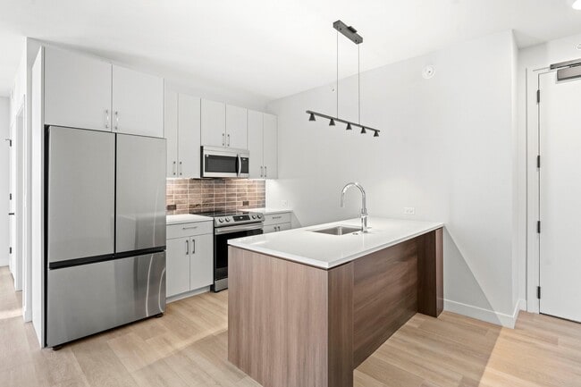 Photo - 1106 W Van Buren St
