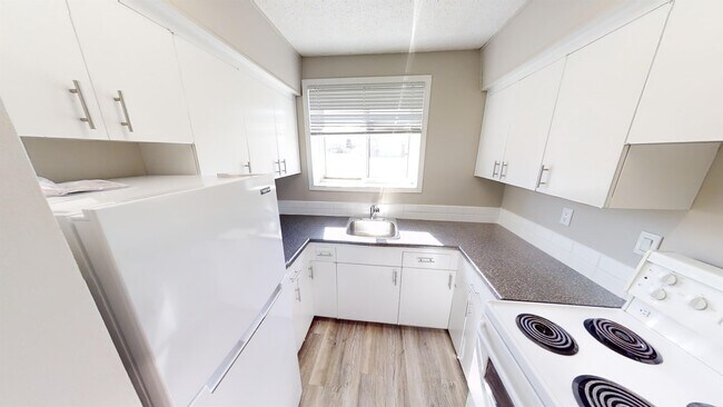 Photo - 10802-10899 99 St Unit 1