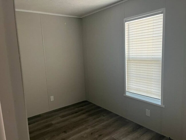 Photo - 1085 Spring Bay Rd