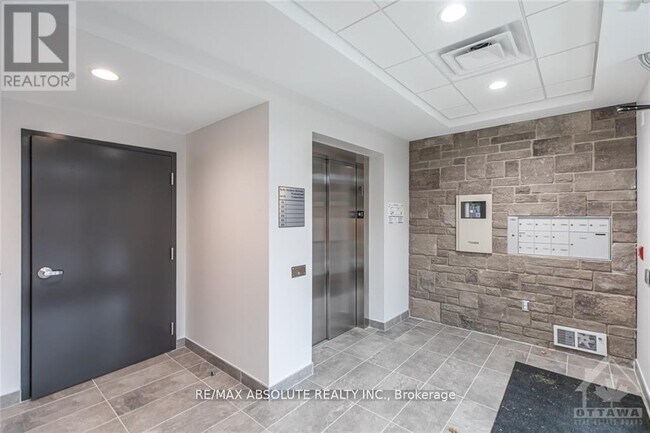Photo - 5992 Hazeldean Rd