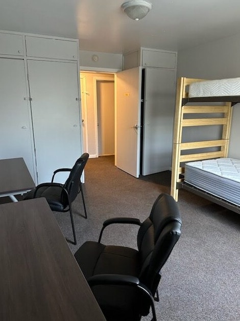 Double room with 3 closets