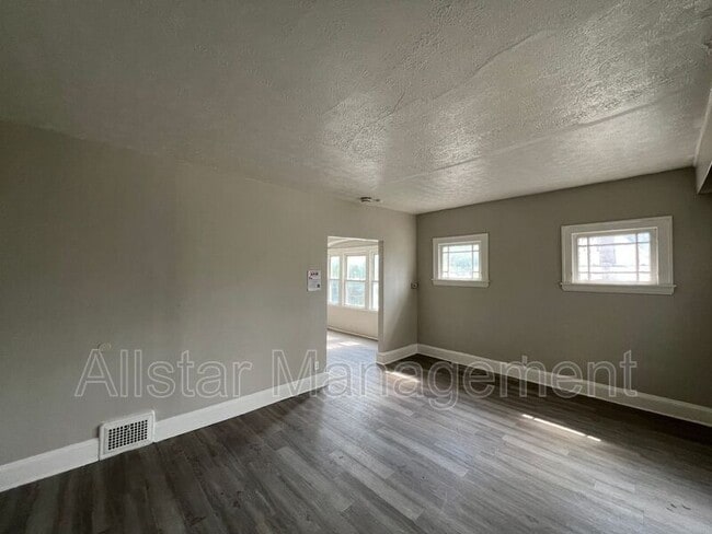 3293 E 121st St Unidad Up Unit