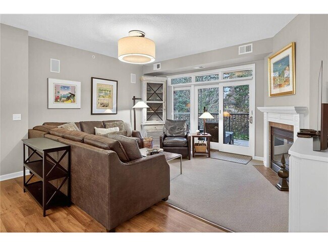 Building Photo - 5250 Grandview Square Unit 2201