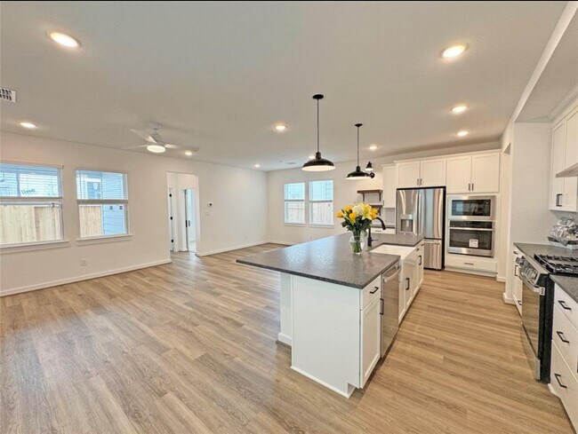 Photo - 2213 Via Laura Ln