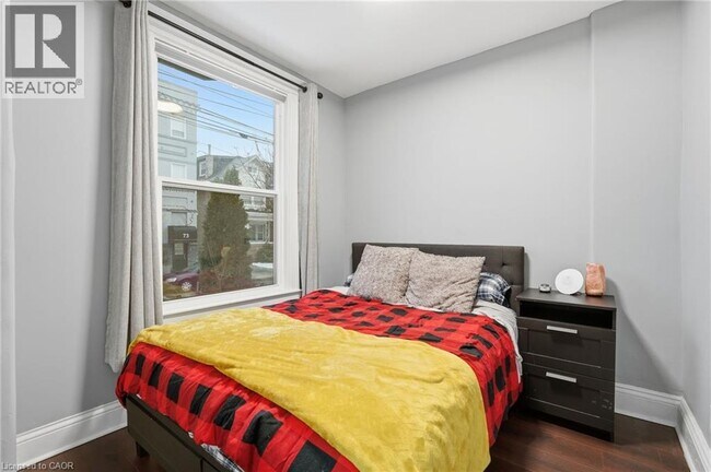 Photo - 70 Robert St