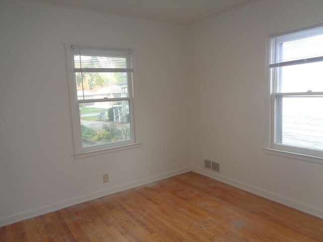 Photo - 5613 Baldwin Ave