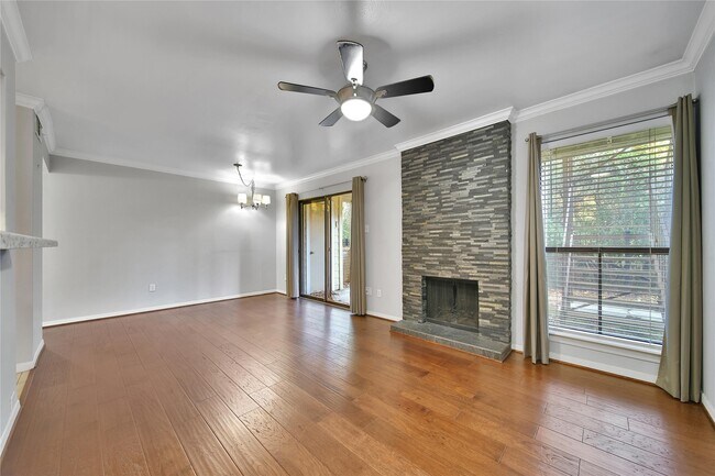 Building Photo - 3500 Tangle Brush Dr Unit 37