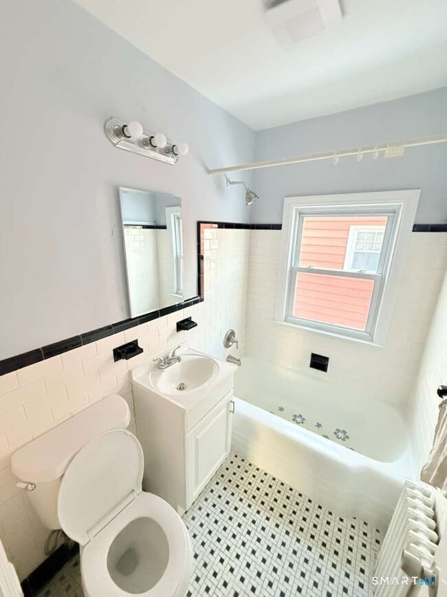 Photo - 160 Oakland Pl Unit 2