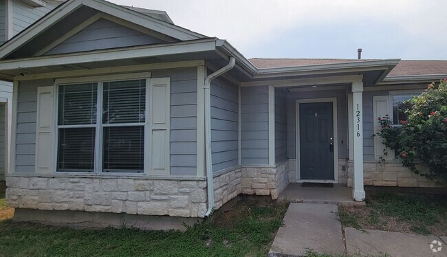 Building Photo - Cute Home with Detached garage and Fenced ...