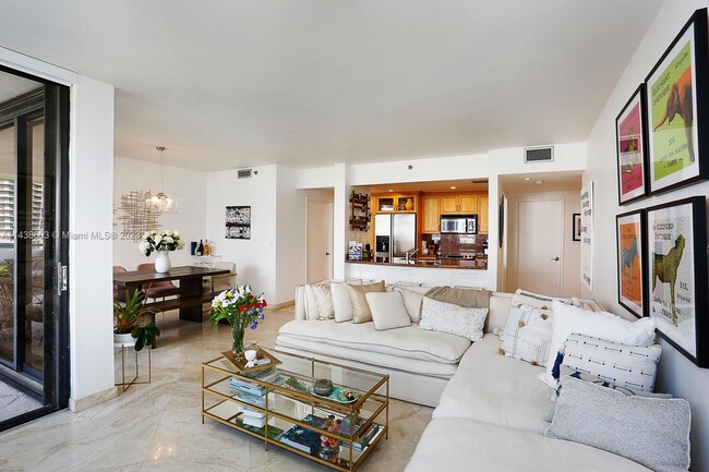 Photo - 1581 Brickell Ave Condominio