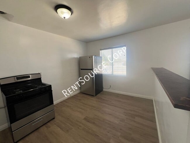 Photo - 1360 Nancy St