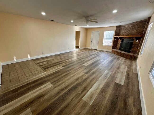 Photo - 605 E Alameda St