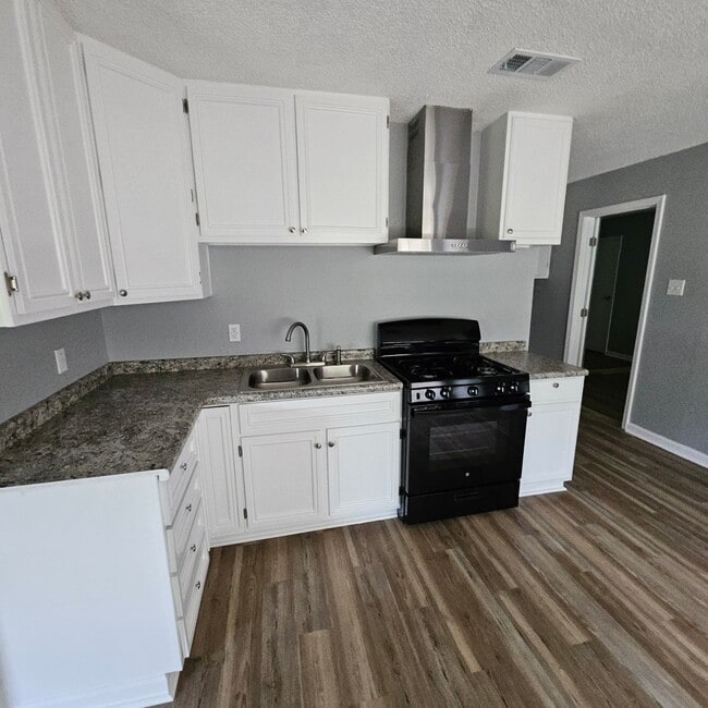 Photo - 826 Sherron Ave