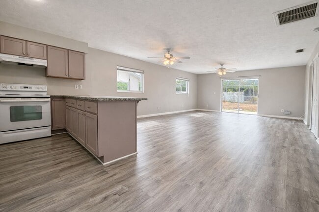 1718/1720 SW Santa Barbara PL - 1718/1720 SW Santa Barbara PL Unit 1720 SW Santa Barbara Pl