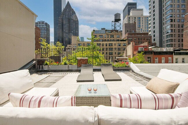 Photo - 323 E 51st St Unit ID1023423P