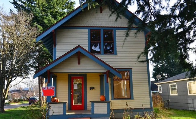 Building Photo - Spacious 3 Bedroom Home Coming Available in September!