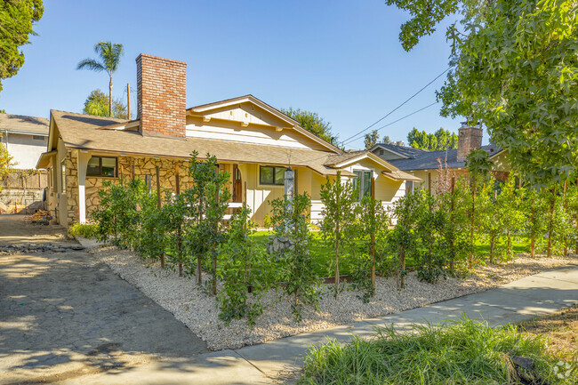 Building Photo - 5218 Goodland Ave Rental