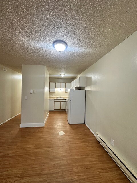 Photo - 2-Bedroom Apartment, Upstairs, Near Transp... Unidad 13