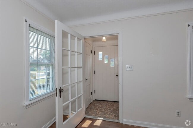 Building Photo - 330 E 197th St Rental