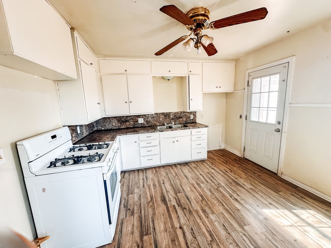 Photo - 3207 Amherst St