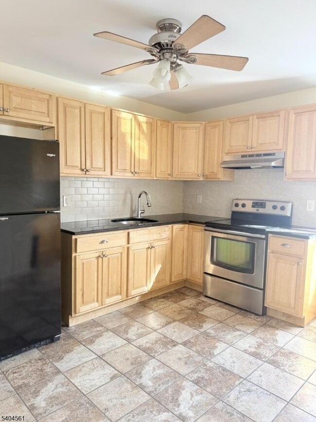 Building Photo - 416 Broad St