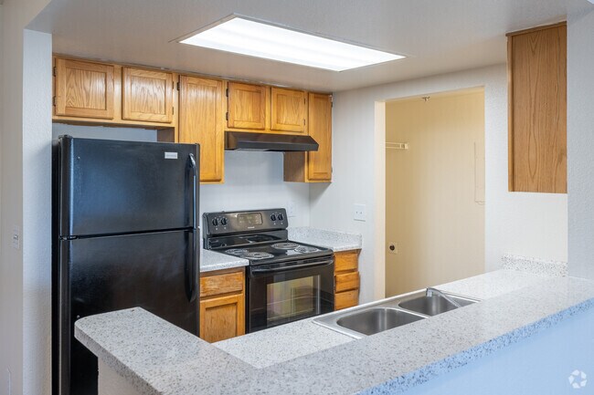2BR, 1BA - 857SF - Kitchen - Dayton Meadows