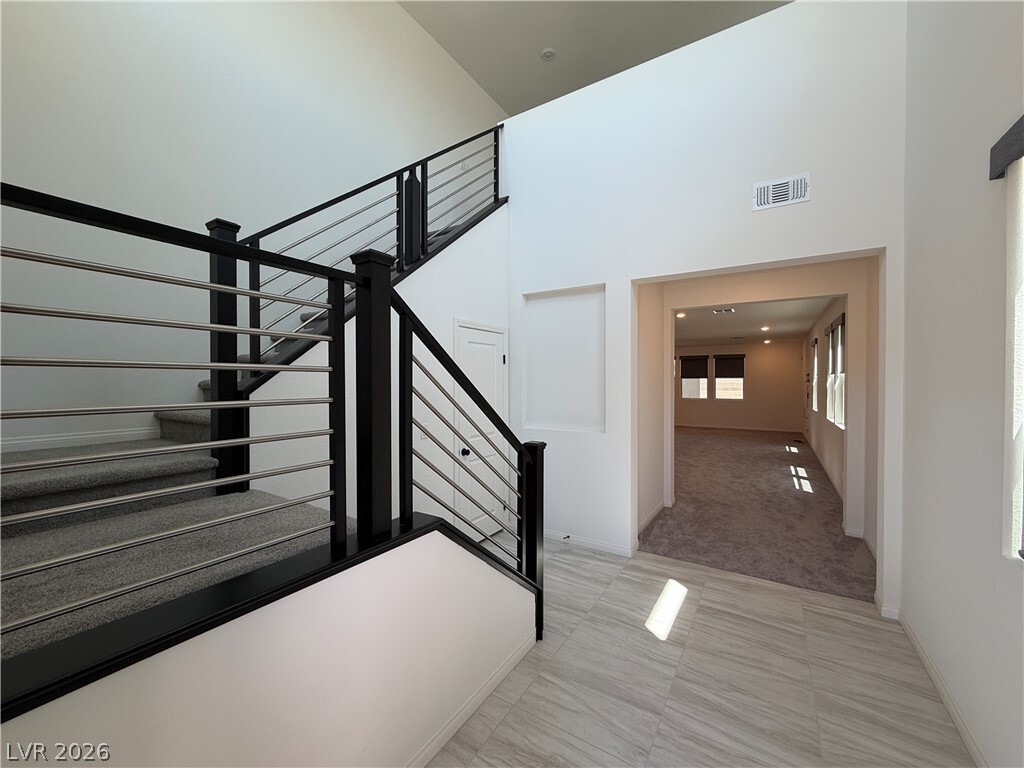 Photo - 8030 Minavalle Ave