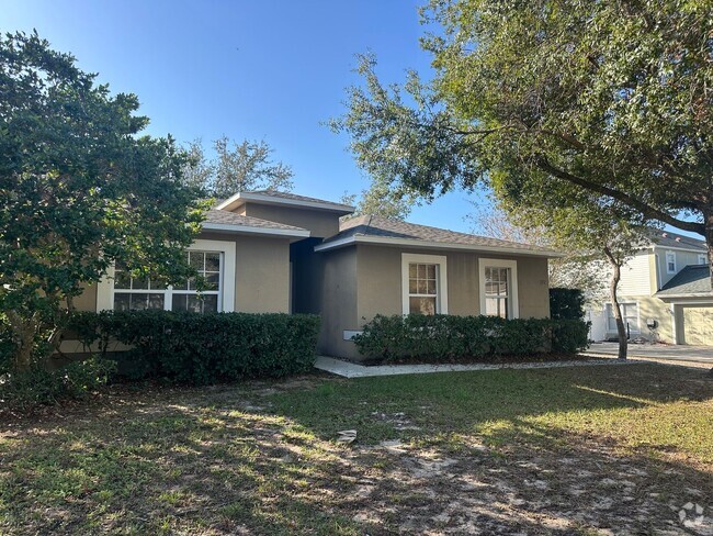 Building Photo - 4 bedrooms w/ a Fenced Yard Rental