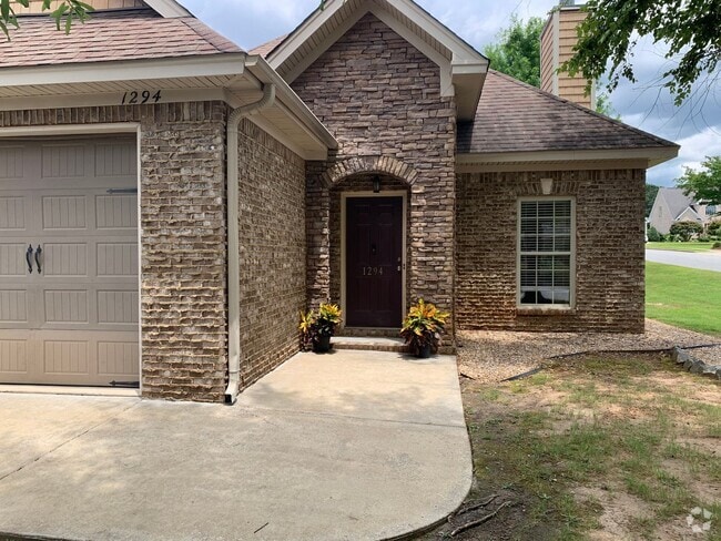 Building Photo - Super Cute One Level Home in Gardens at Ga...