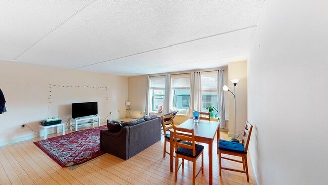 Photo - 108 Peterborough St Unidad 3E Rental